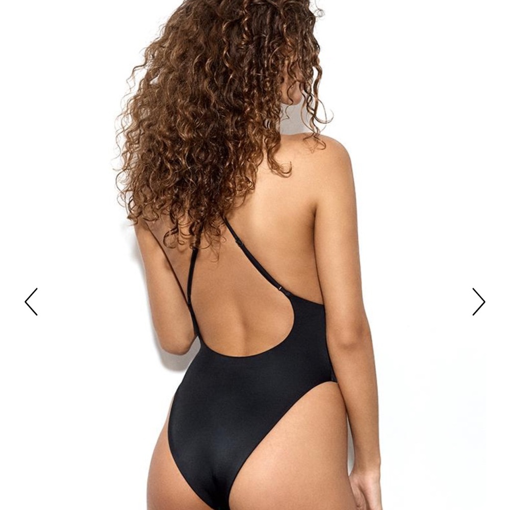 Dos Gardenias Veronica Black One-Piece Women's Swimsuit
